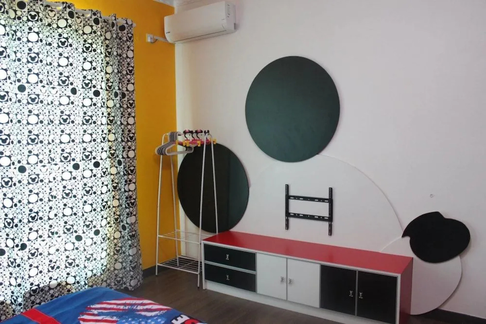 Mickey Mouse Signature Suite