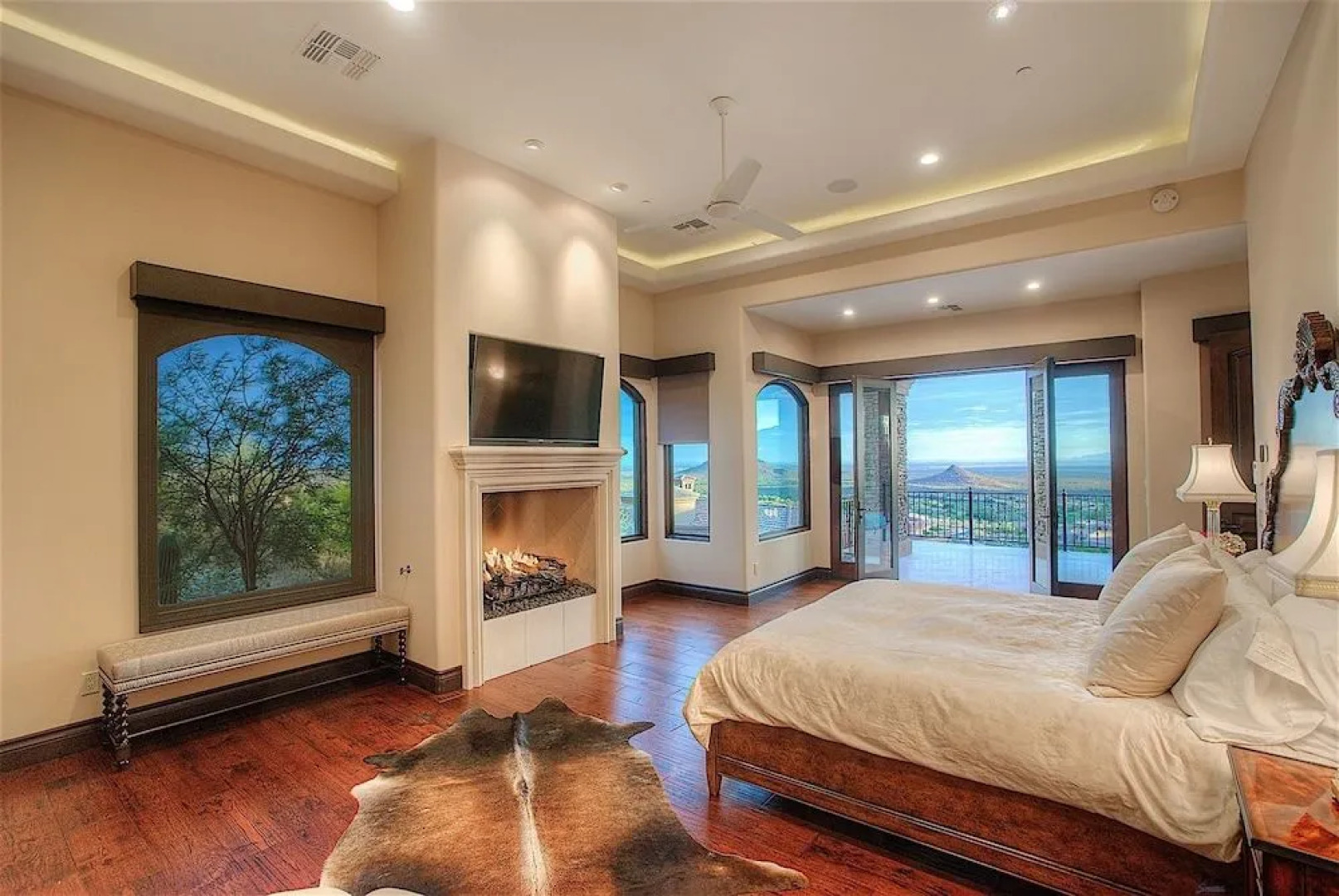 Palisades Estate 5 BR by Casago