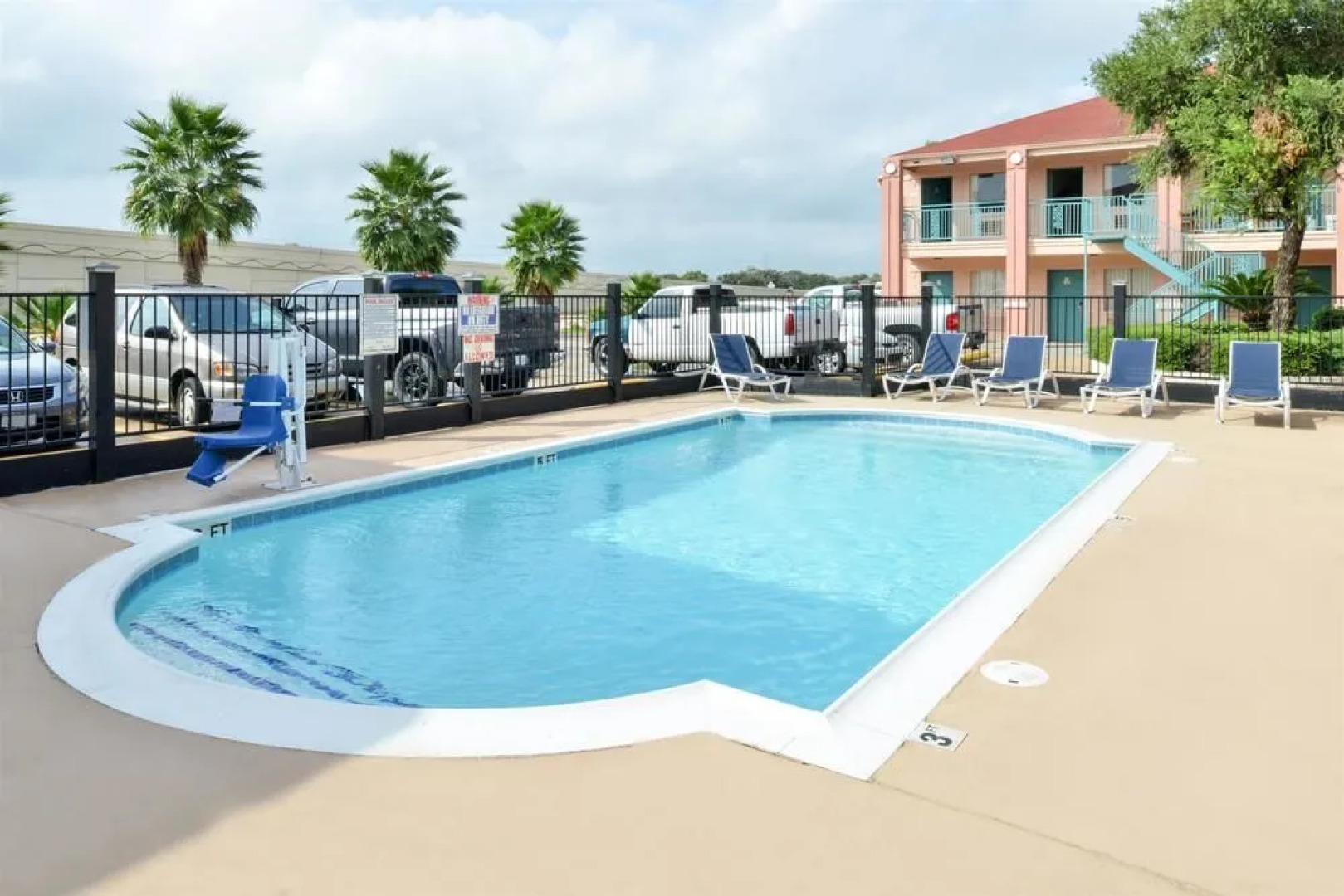 Americas Best Value Inn Clute