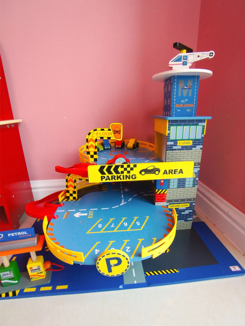 Dancing Butterfly Slide Family Inn