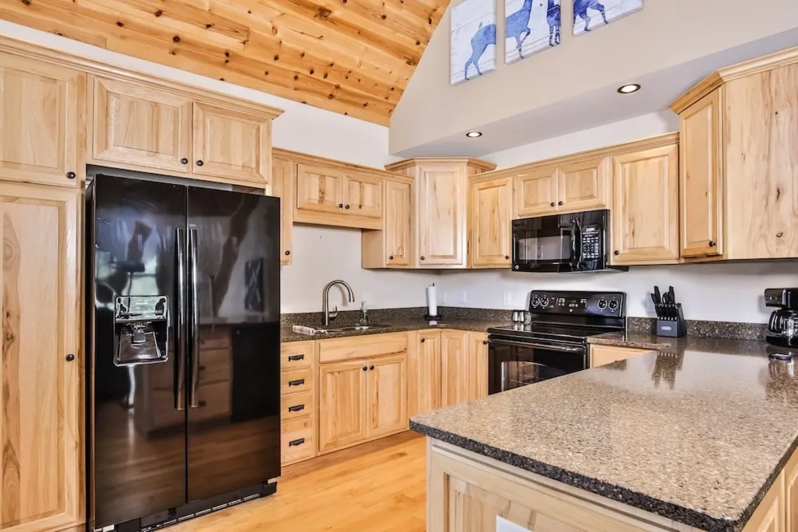 Oak Lane Lake House - Hiller Vacation S 3 Bedroom Home