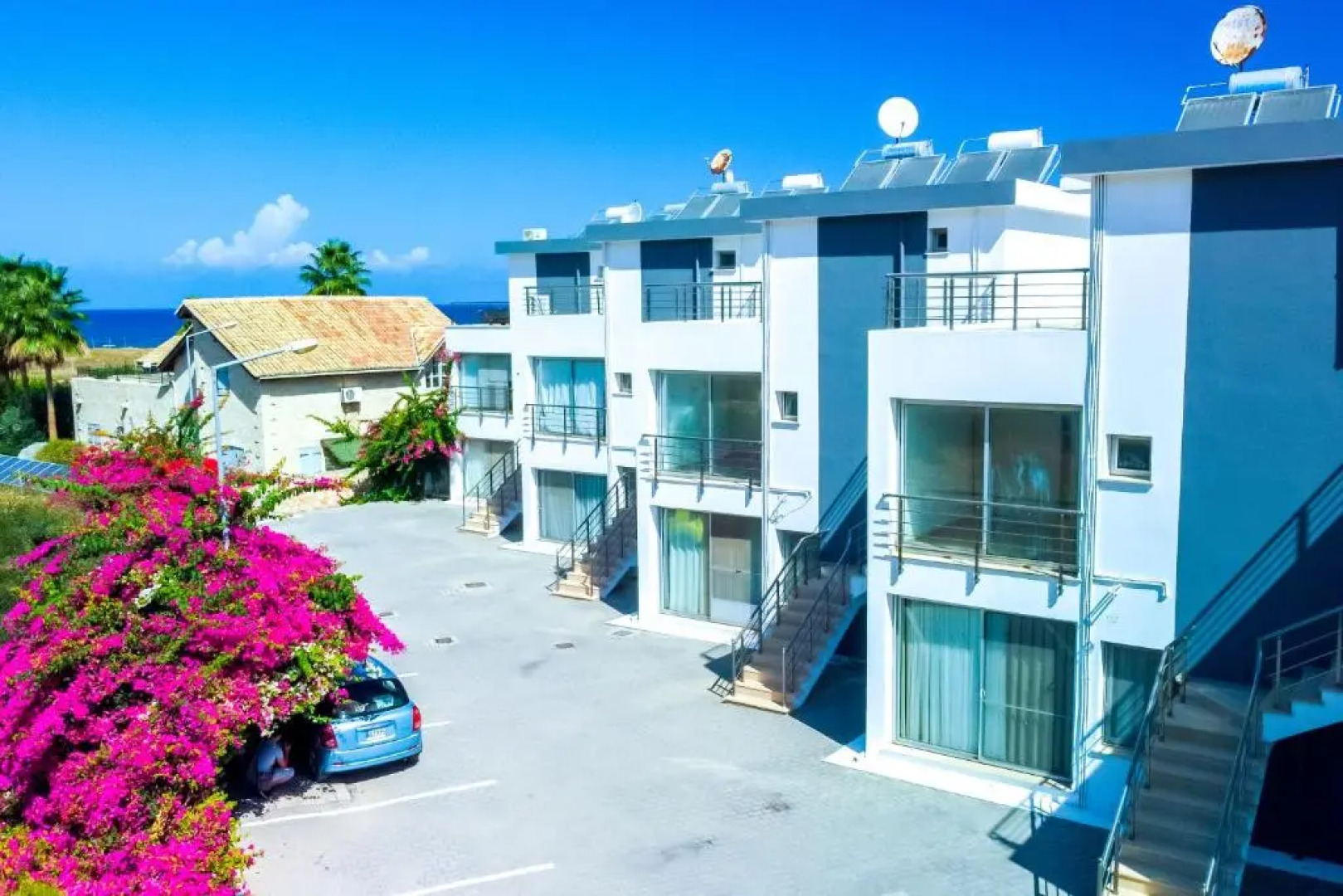 Spacious Three-Bedroom Apartment with Sea View A3
