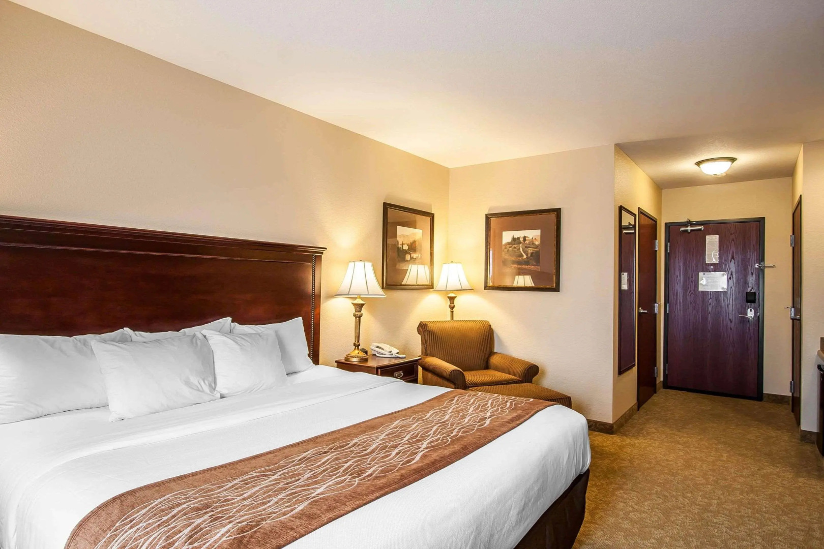 Comfort Inn & Suites McMinnville Wine Country