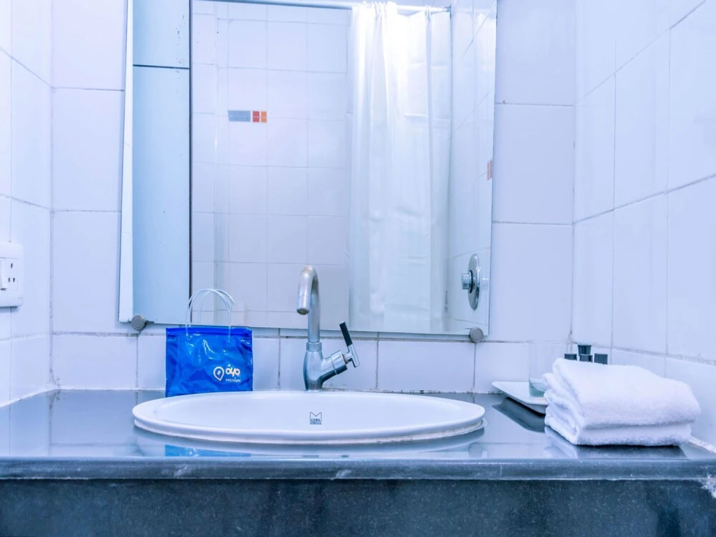 OYO 2653 The Orange Hotel