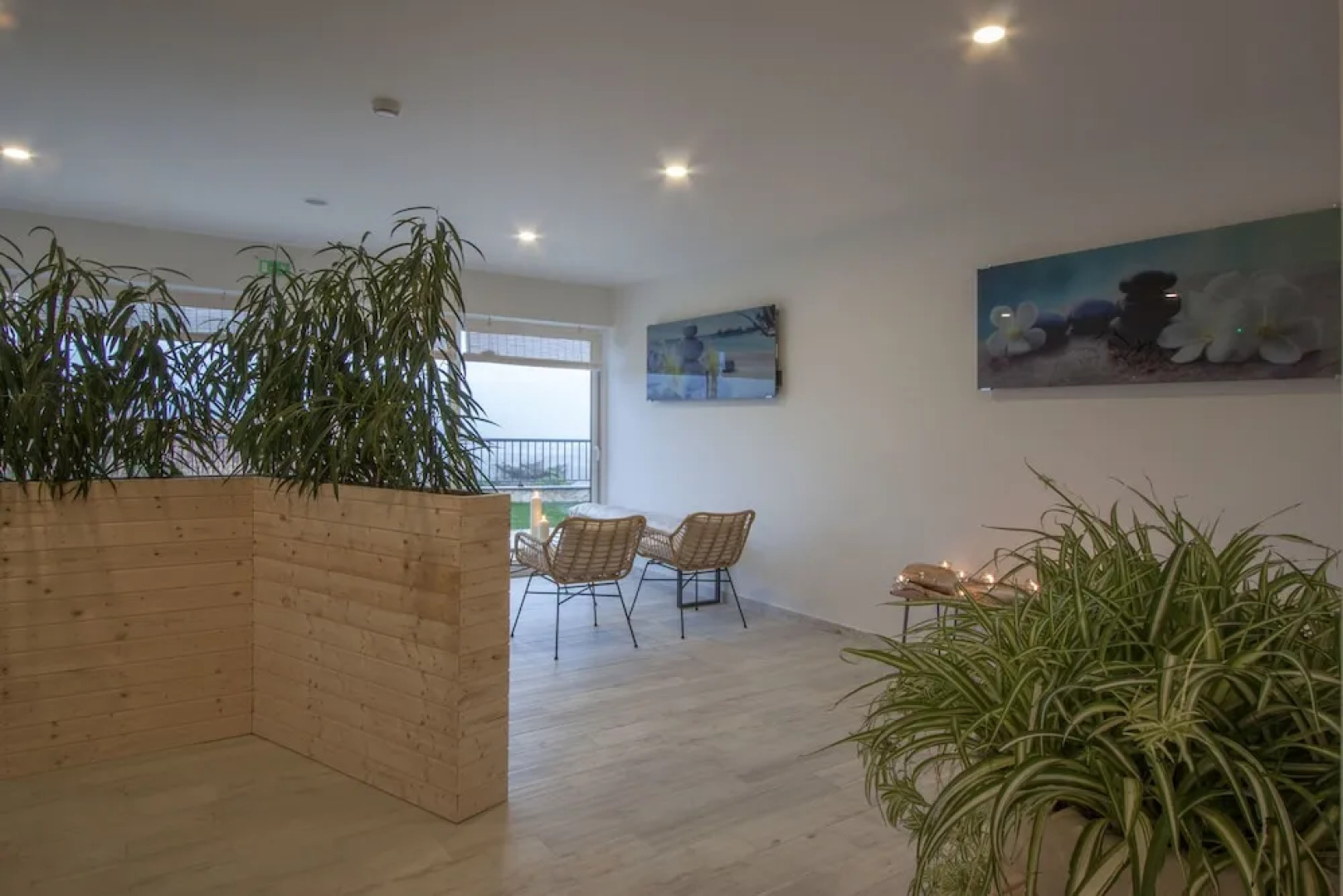 Hillside House Suites & Spa