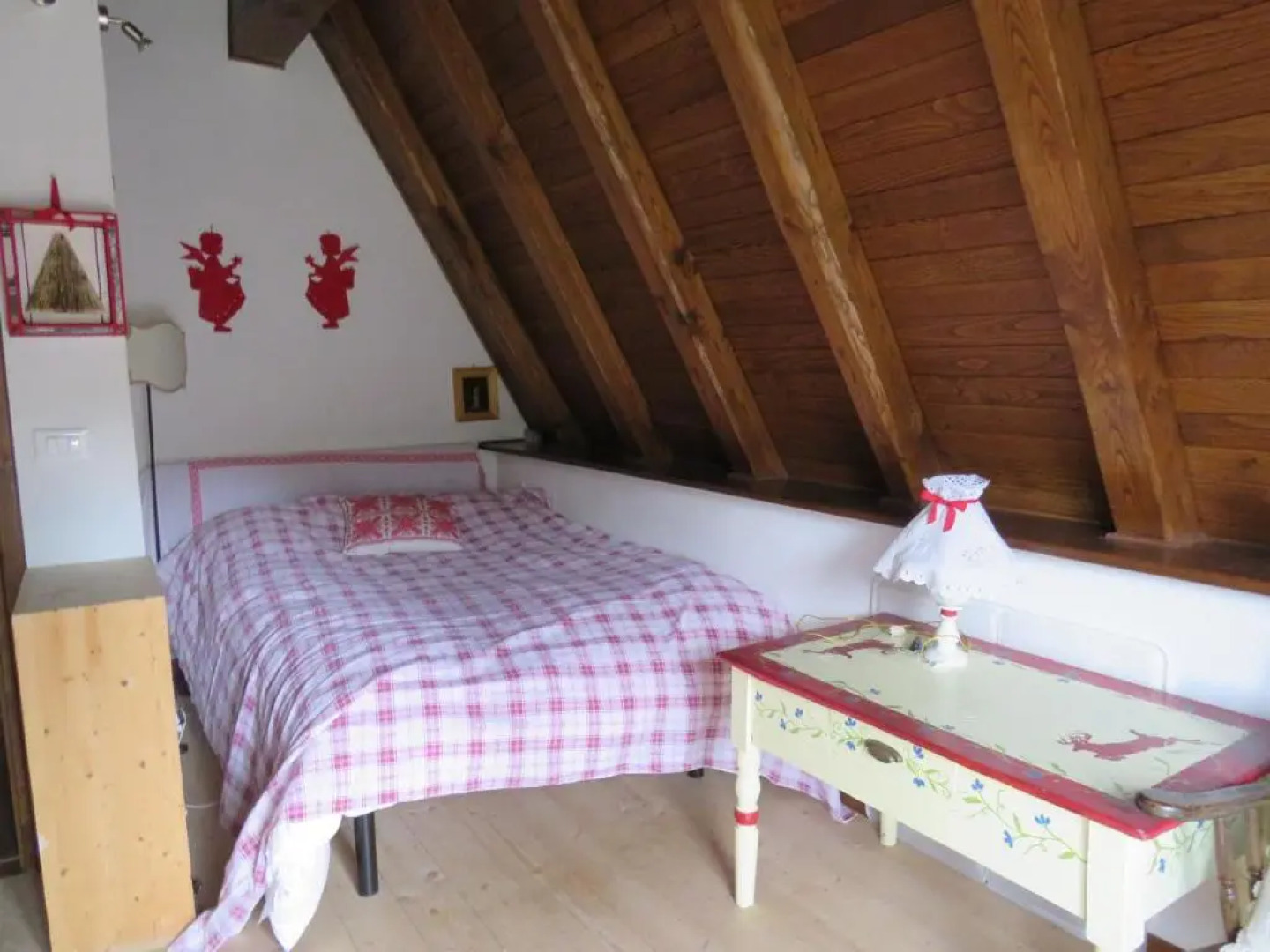 tipica baita con vista sul monte magnola