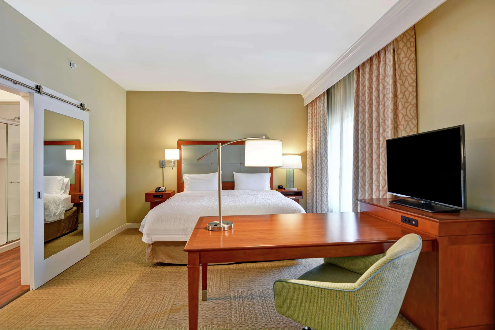 Hampton Inn & Suites Charleston Airport