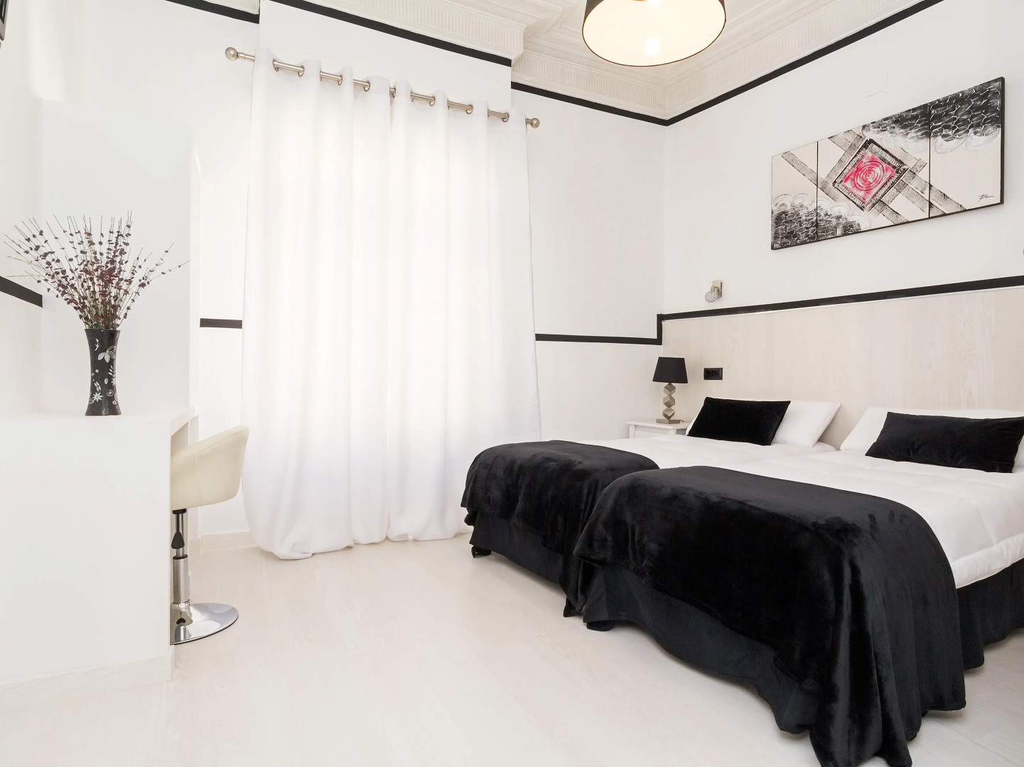 Hostal Gran Via 63 Rooms