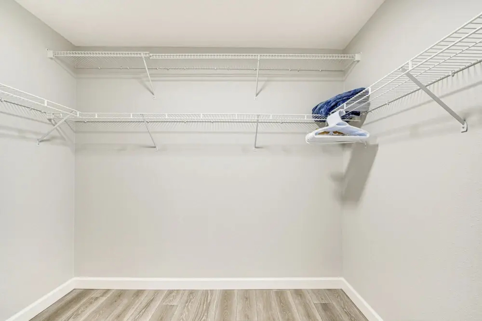 6 Mi to Lake Sumter Landing: Home w/ Perks!