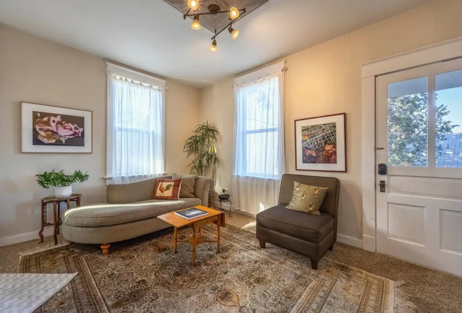 The Front Porch Flat 30 Day Minimum 1 Bedroom Condo by RedAwning