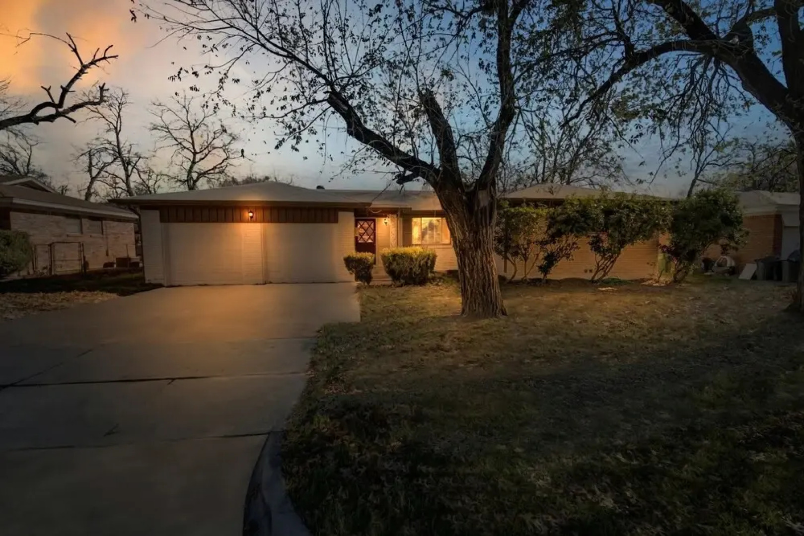 Beautiful Pet Friendly Home In Central Location! 4 Bedroom Home by Redawning