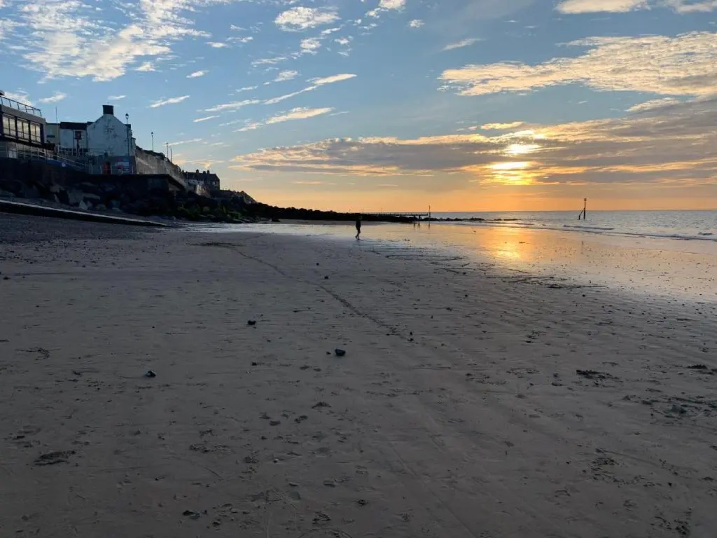 Luxury 5 bed cottage next to the sea in Sheringham - dog friendly!