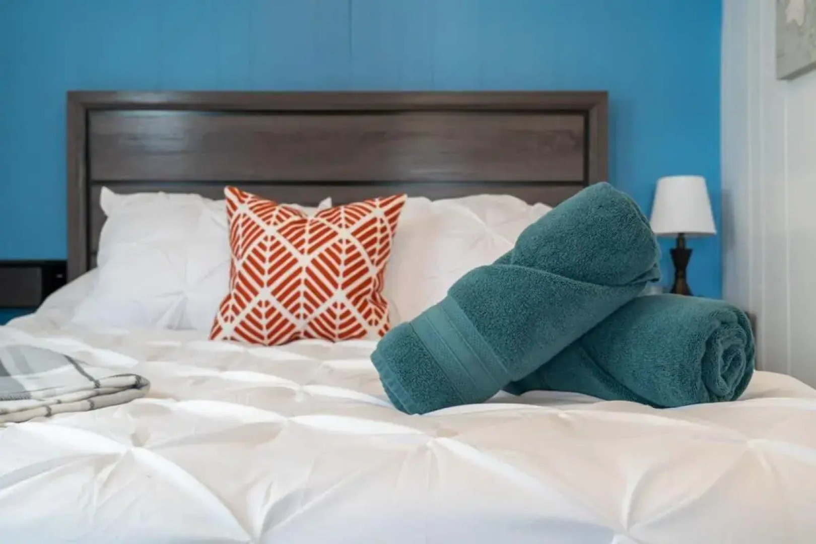 Dino Cave l Walk to Downtown l Fire Pit & BBQ I TV