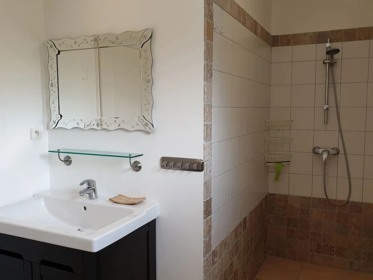 Villa with air-con, heated pool, jacuzzi, fenced garden and kids play equipment