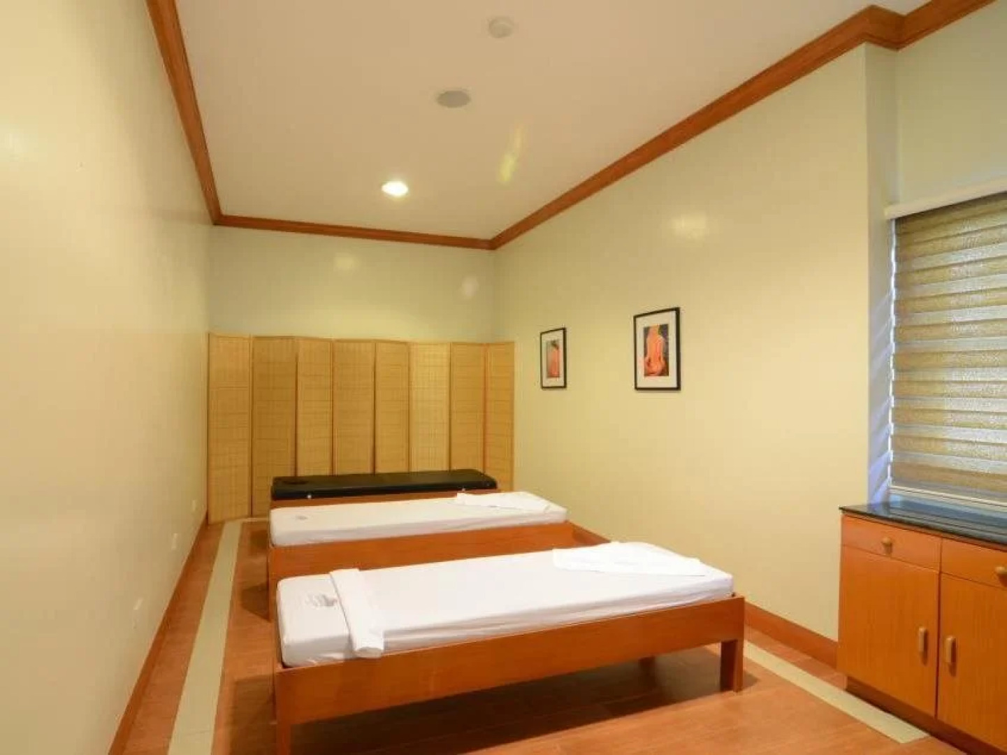 RedDoorz Premium @ Nick Hotel Gerona Tarlac