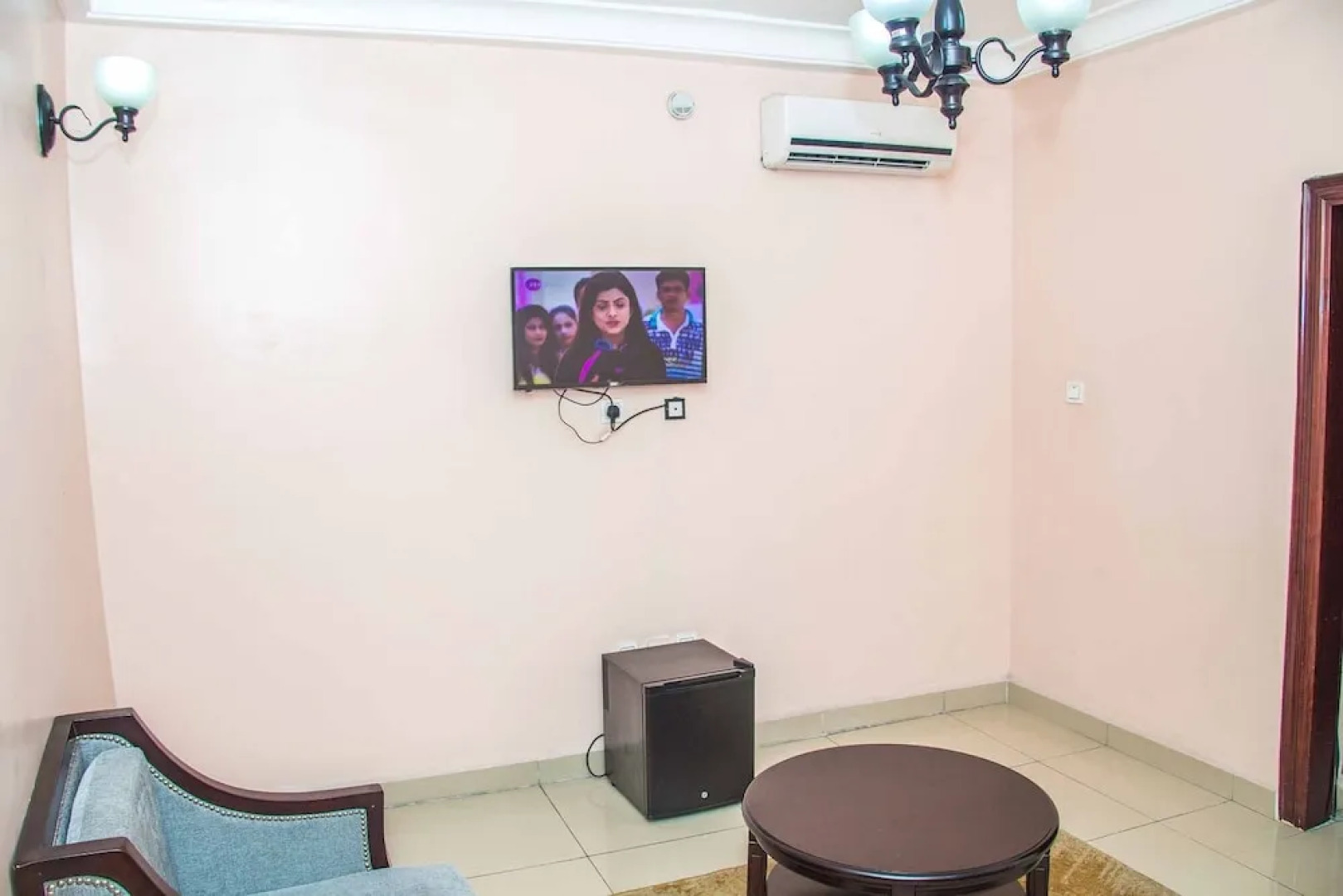 Royal Crest Hotel & Suites