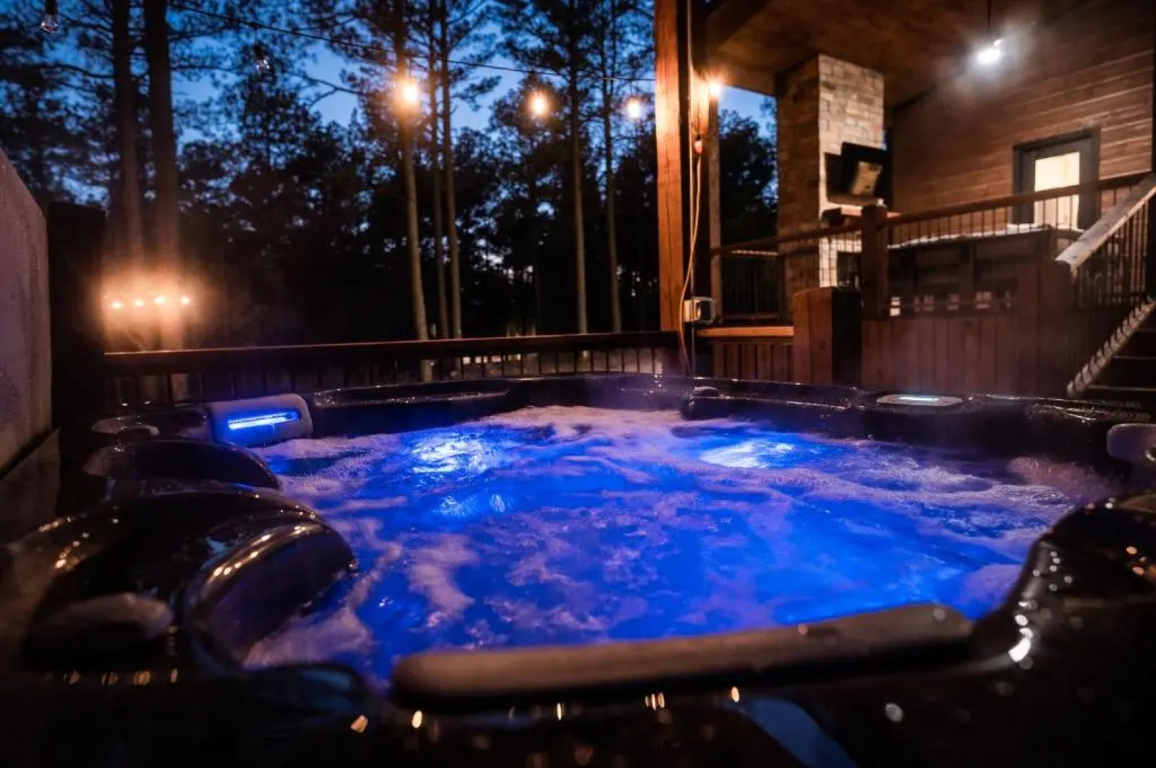 Vacana Offline Cabin, Covered Back Deck, HotTub, FirePit, Pet Friendly