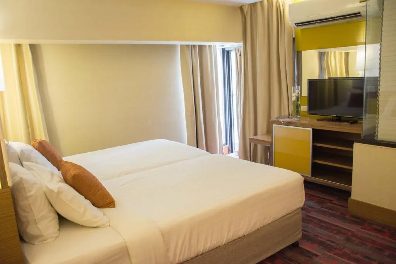 Отель Tango Vibrant Living Hotel