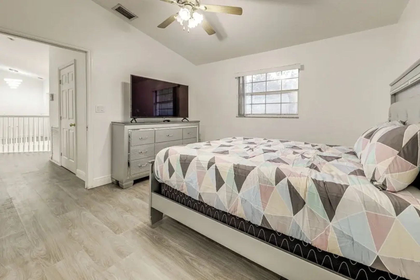 Swim, Barbecue & Game: Home 4 Mi to Pompano Beach!