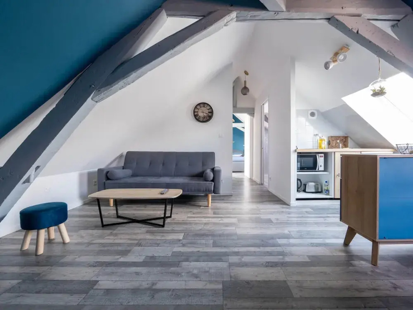 Chic Apartment Near City Center