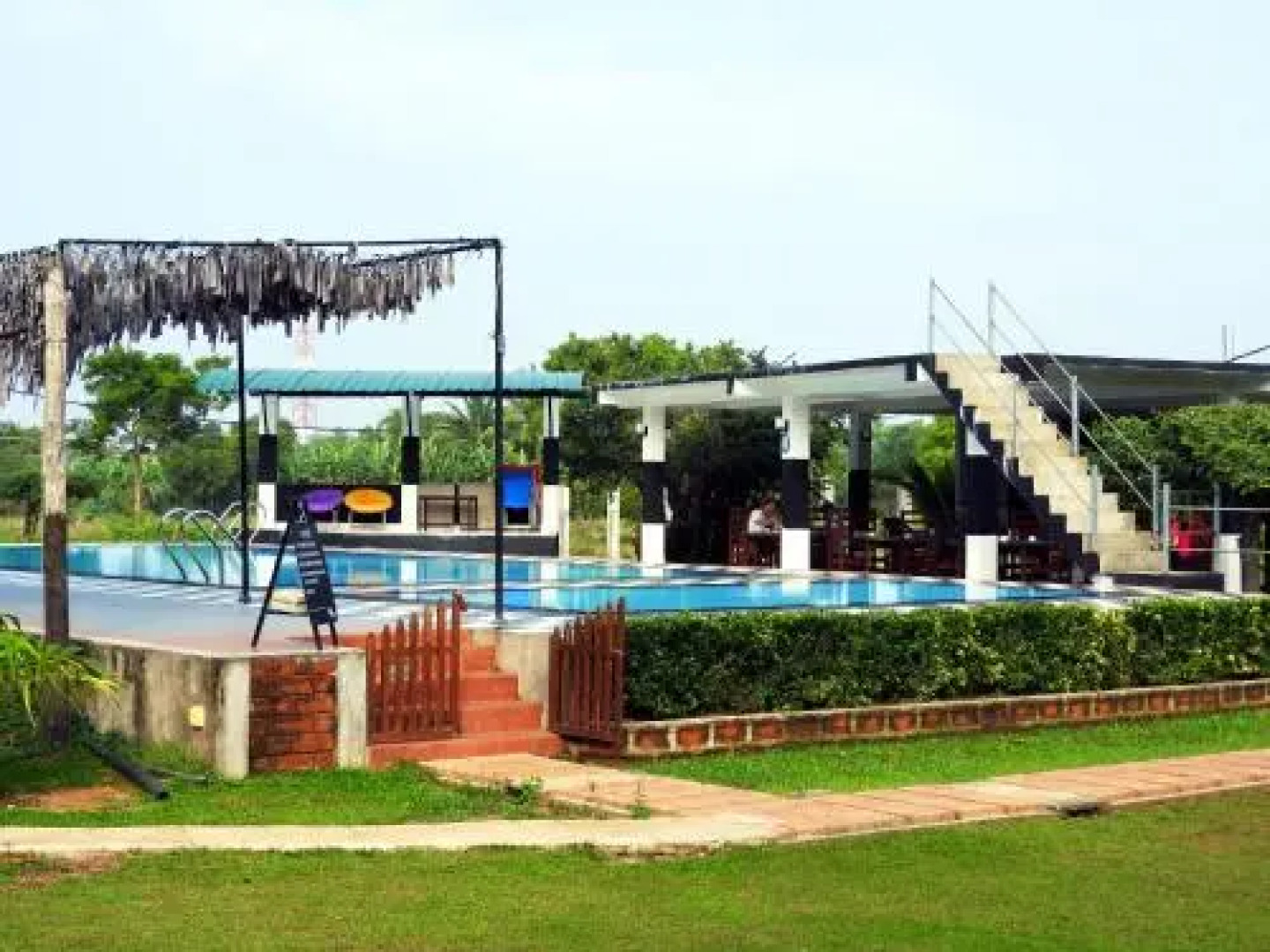 Eco Hotel Black & White - Anuradhapura