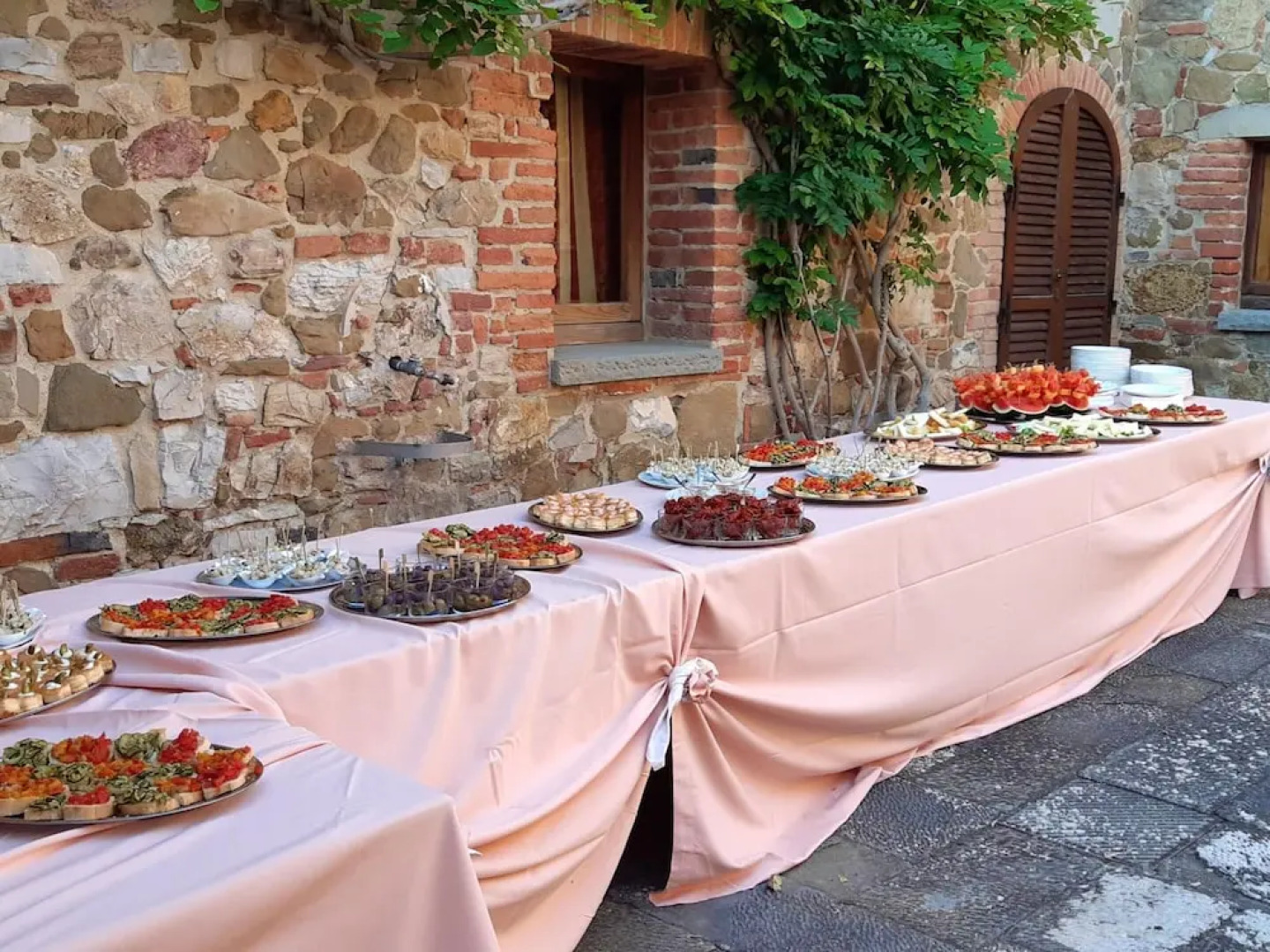 Villa With 9 Bedrooms in Sinalunga, With Wonderful Mountain View, Private Pool, Enclosed Garden