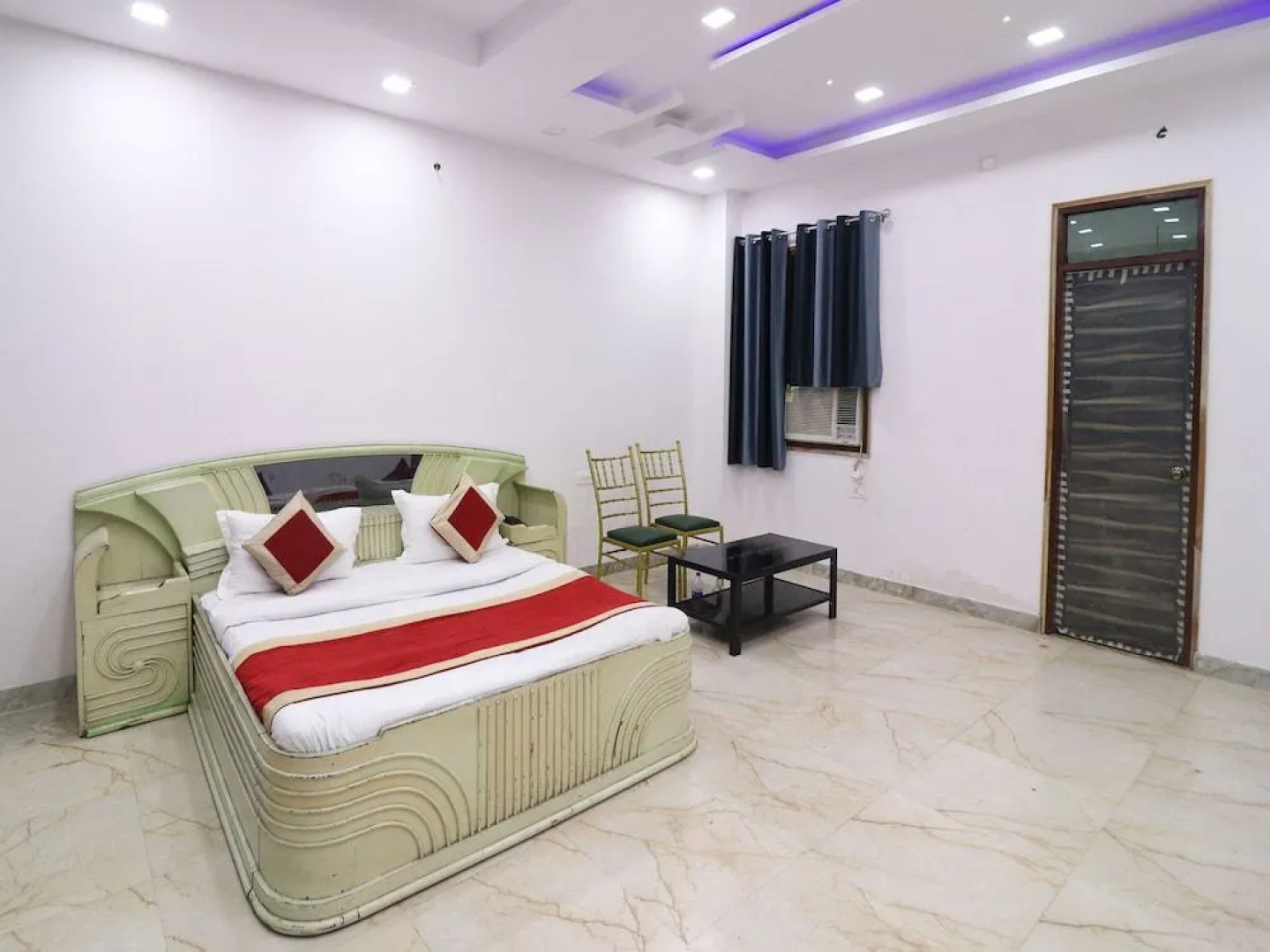 Oyo 28058 Hotel Gold Galaxy