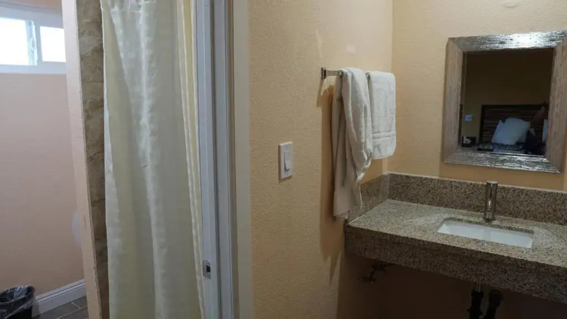 Holly Crest Hotel - Los Angeles, LAX Airport