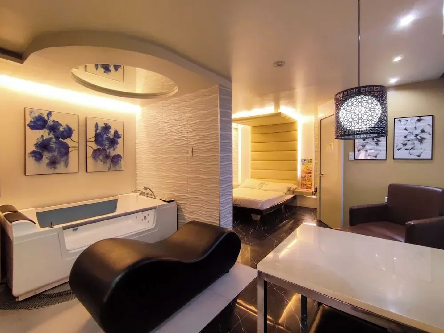 One Serenata Hotel Bacoor