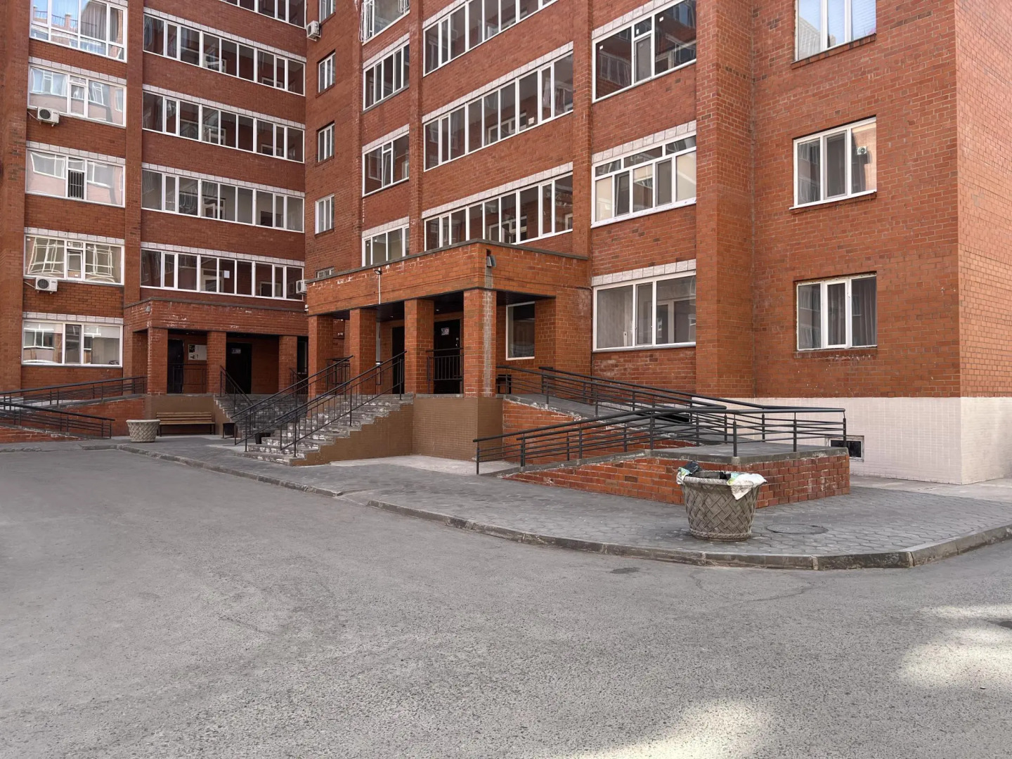 Live (Лайв) на улице Камзина 41/3