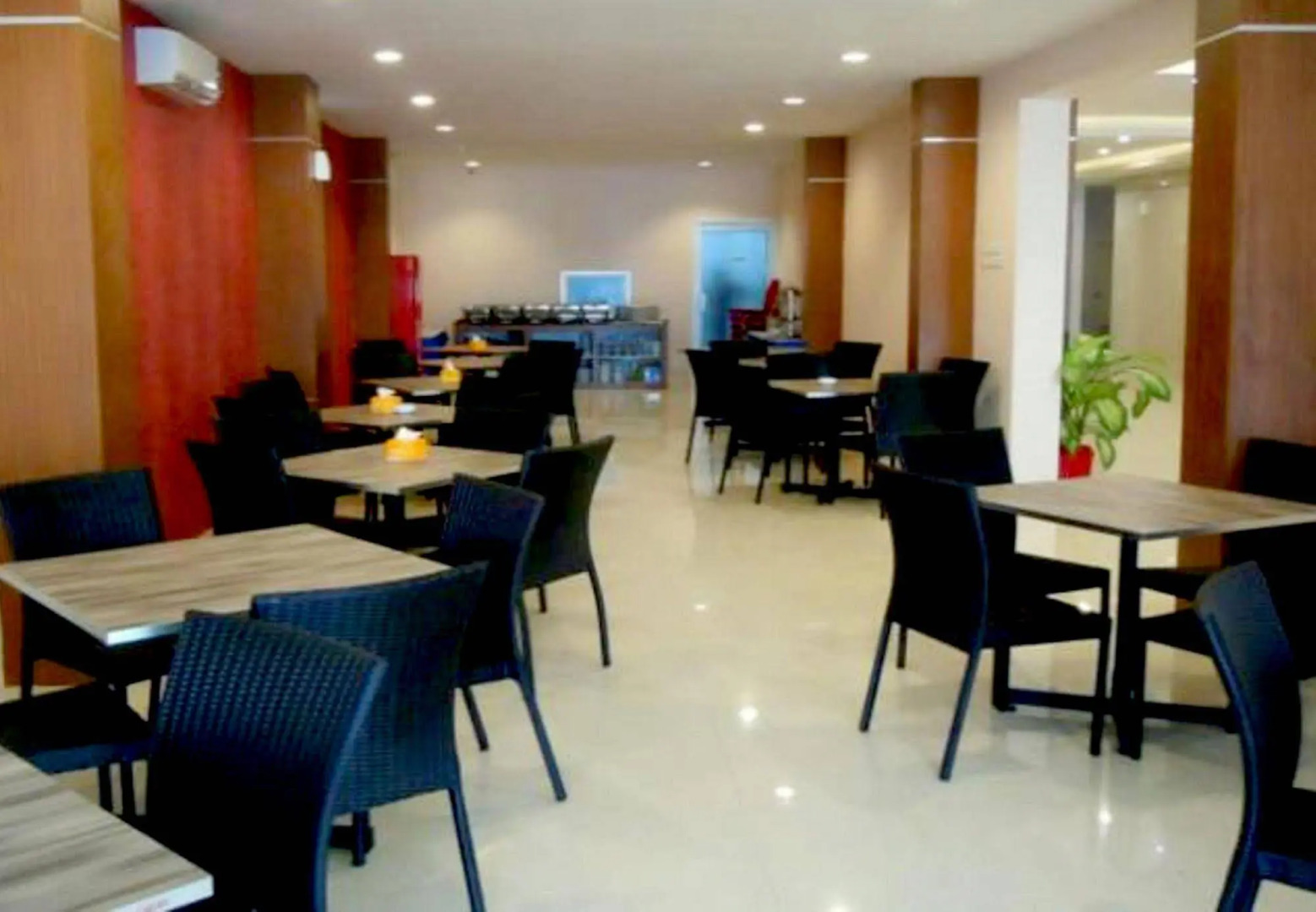 RedDoorz Plus @ Grand Pacifik Hotel Makassar