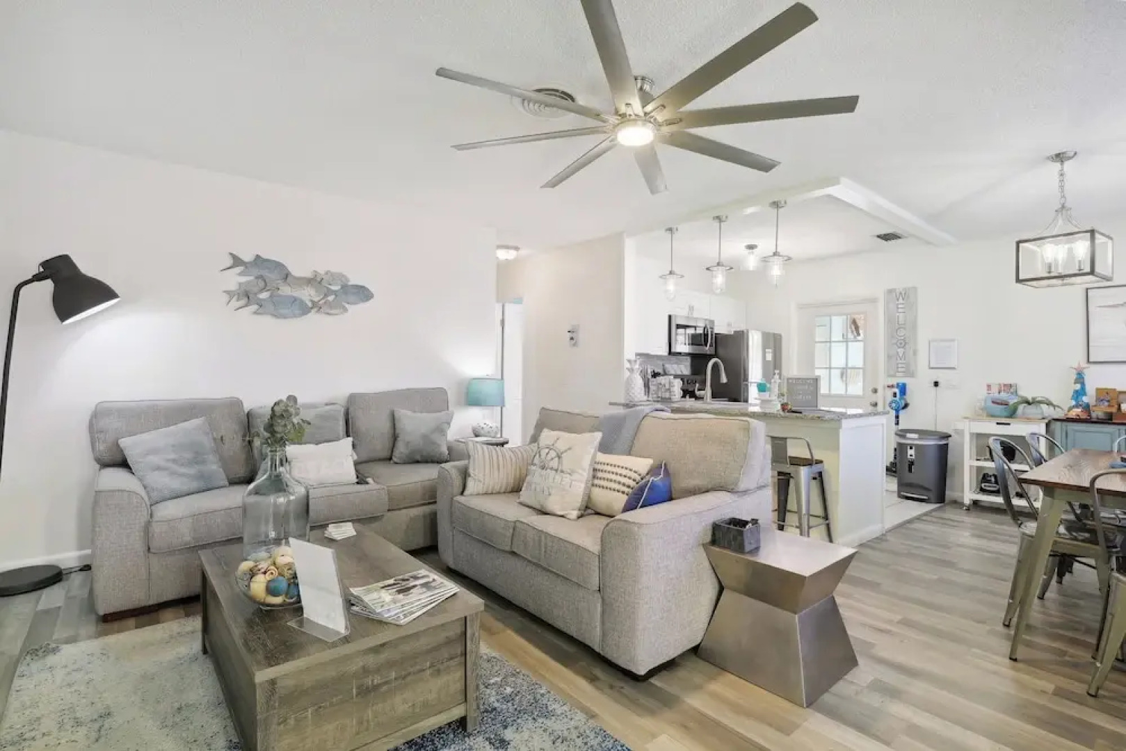 Boat Lovers Paradise: Walk to Private Beach!