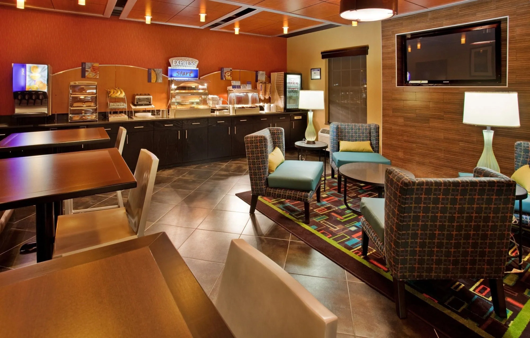 Holiday Inn Express & Suites North Kansas City by IHG