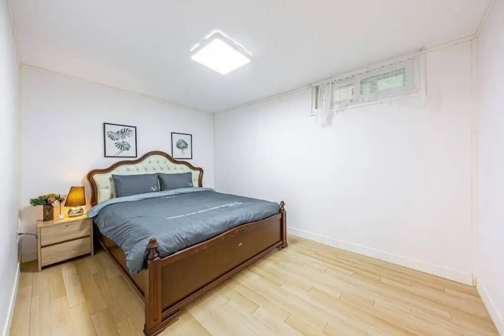 Vivaldi white house in vally