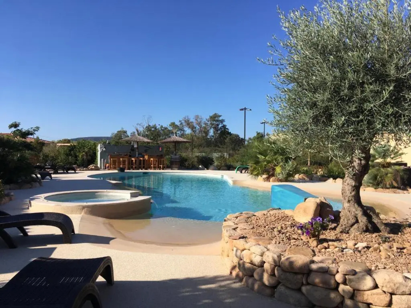 L'Hacienda Piscine chauffée à 28, spa, boulodrome et court de Tennis privés, 2 villas indépendantes