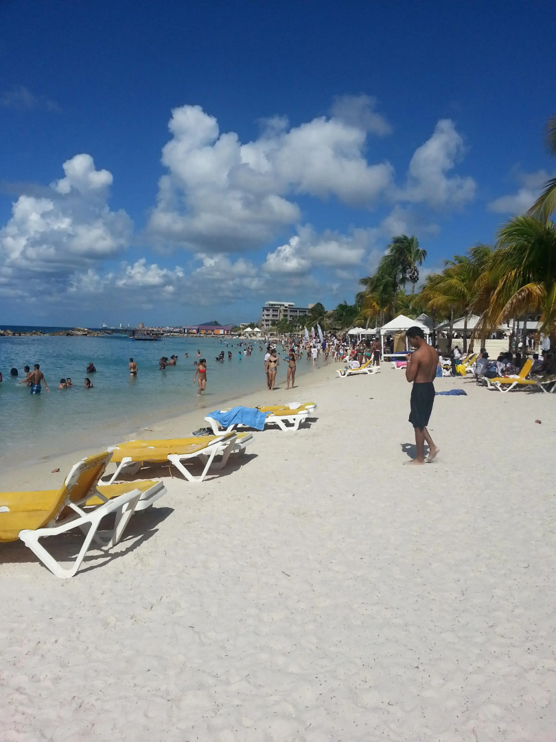 Sea Horizon Apartments (across from Mambo Beach)
