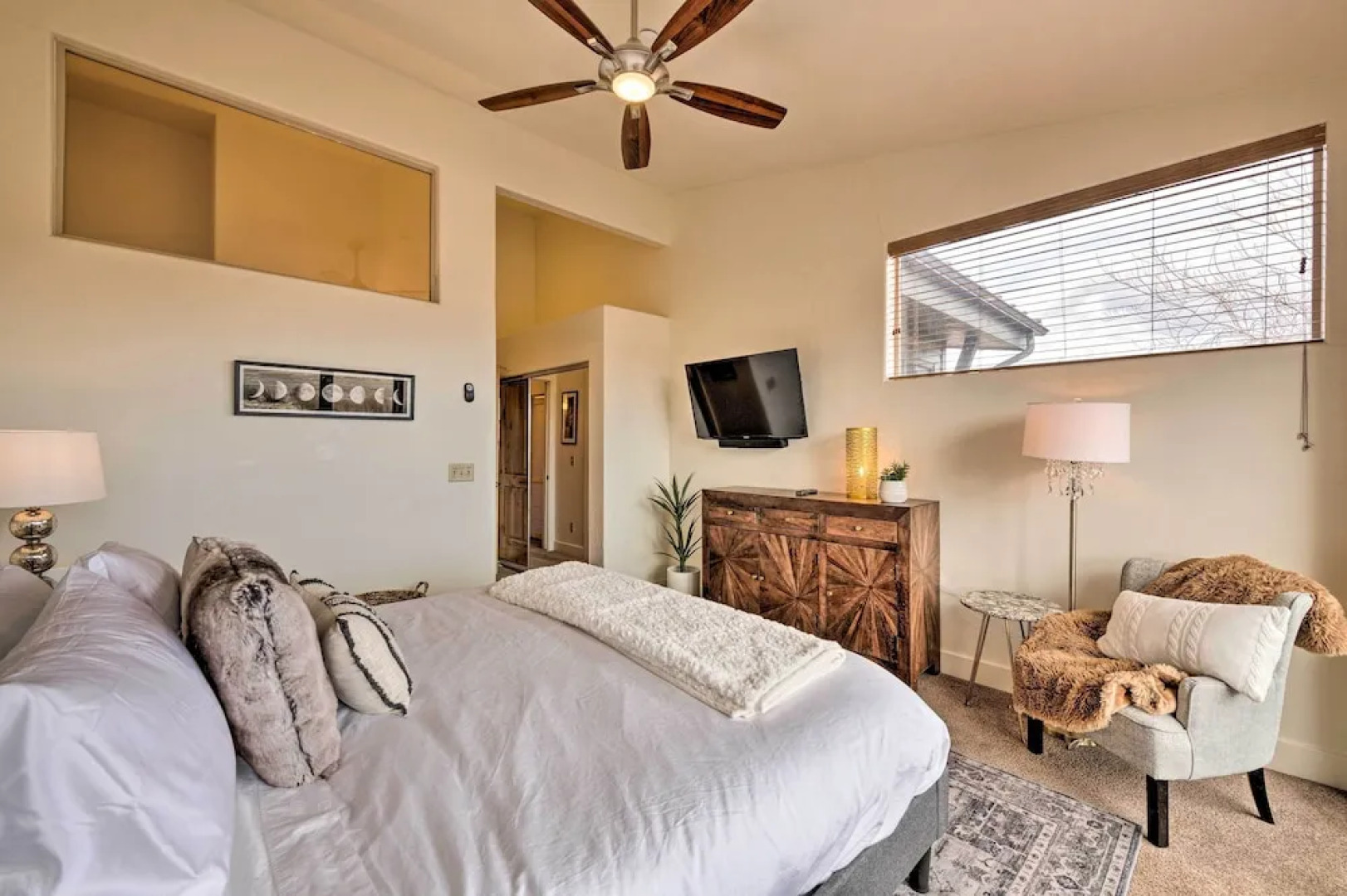 Walkable Park Mountain Getaway: Hot Tub & Views!