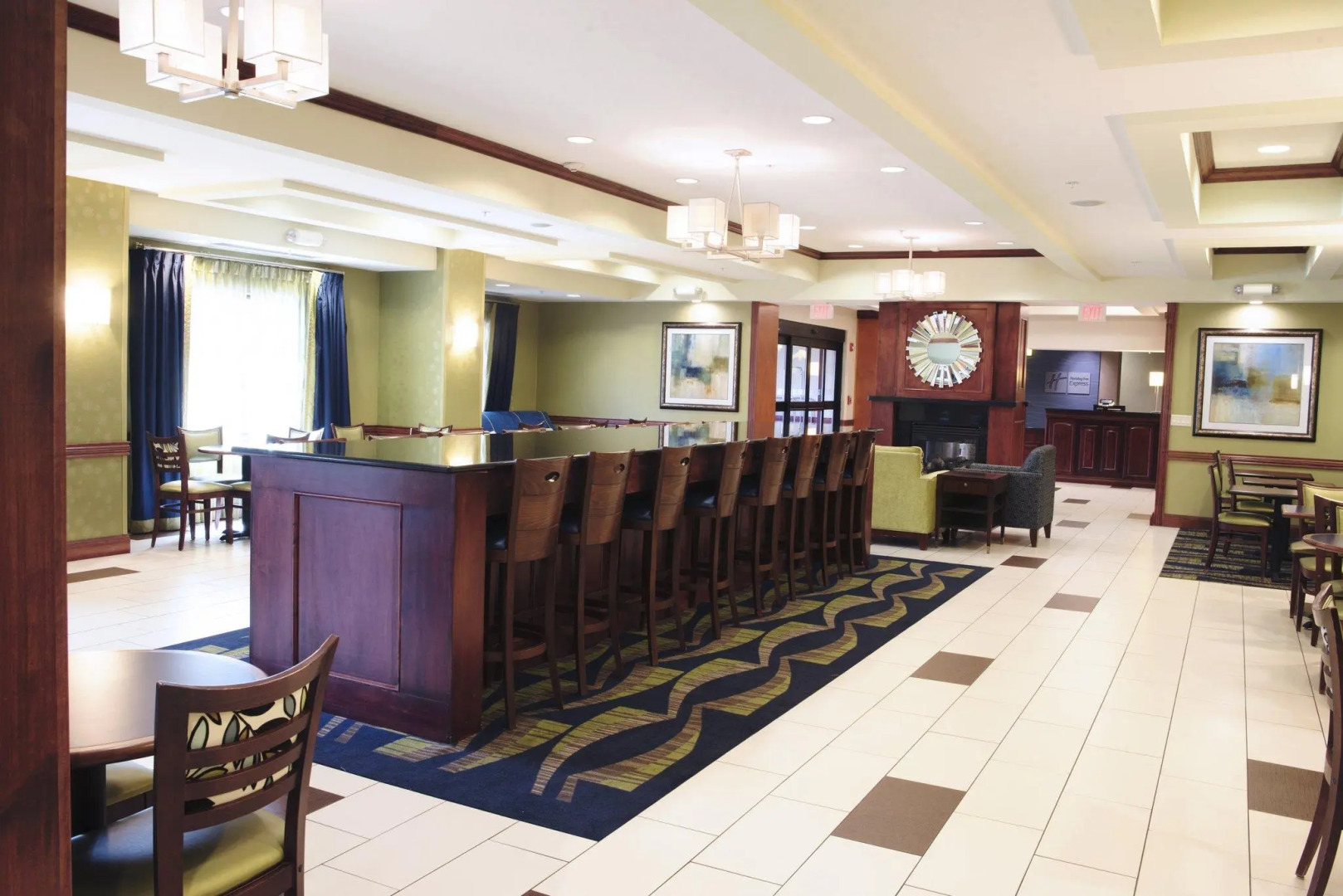 Holiday Inn Express and Suites Urbandale by IHG