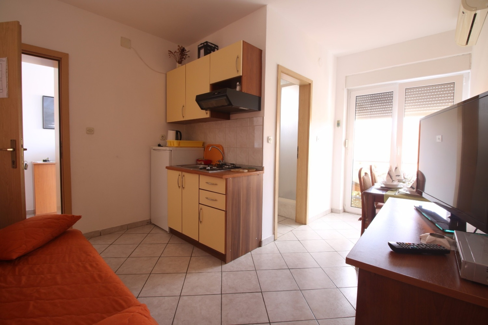 Apartment Zora - garden terrace and grill A4 Pirovac, Riviera Sibenik