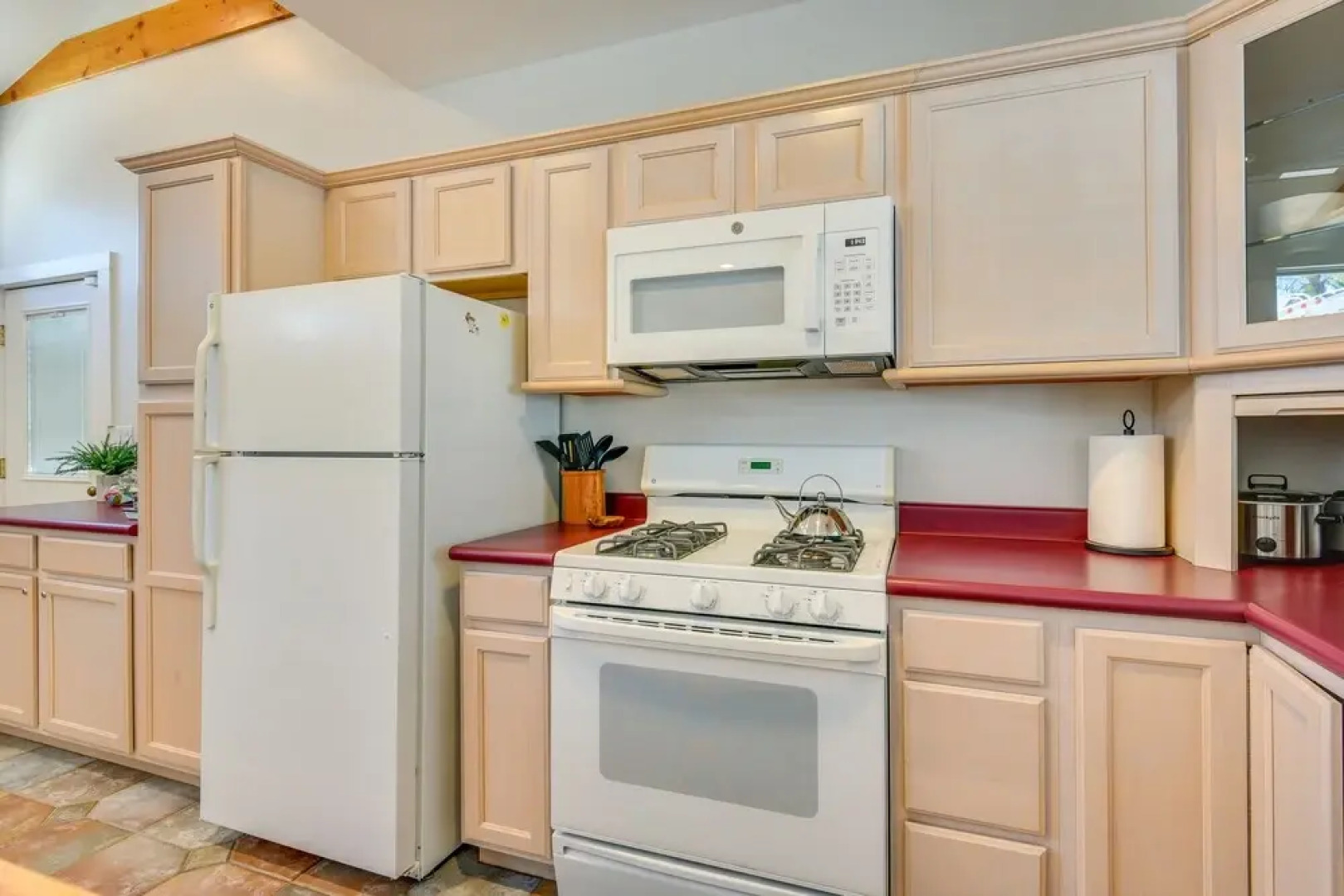 Luxe Pasadena Casita w/ Fireplace & Grill