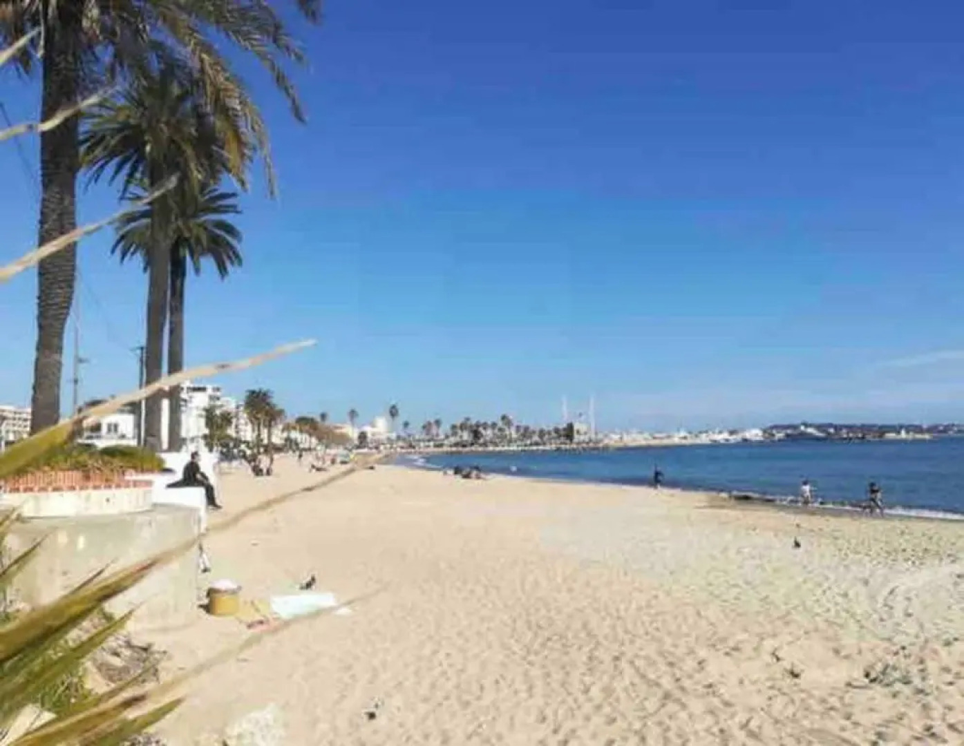 GOLFE JUAN Studio dans résidence avec piscine