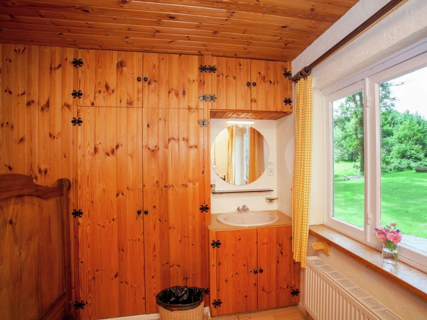 Beautiful Holiday Home With Garden in Belvaux