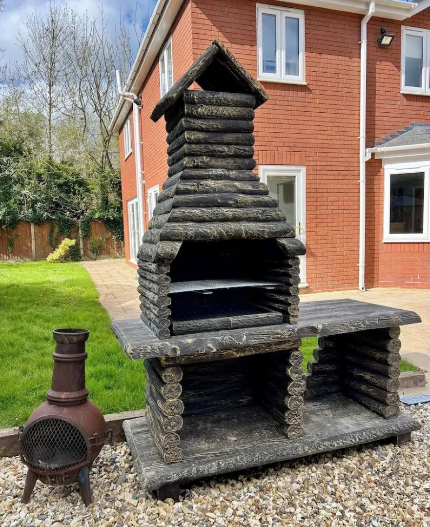 Stratford 4 BR Family Mansion With Pool, Gym & BBQ