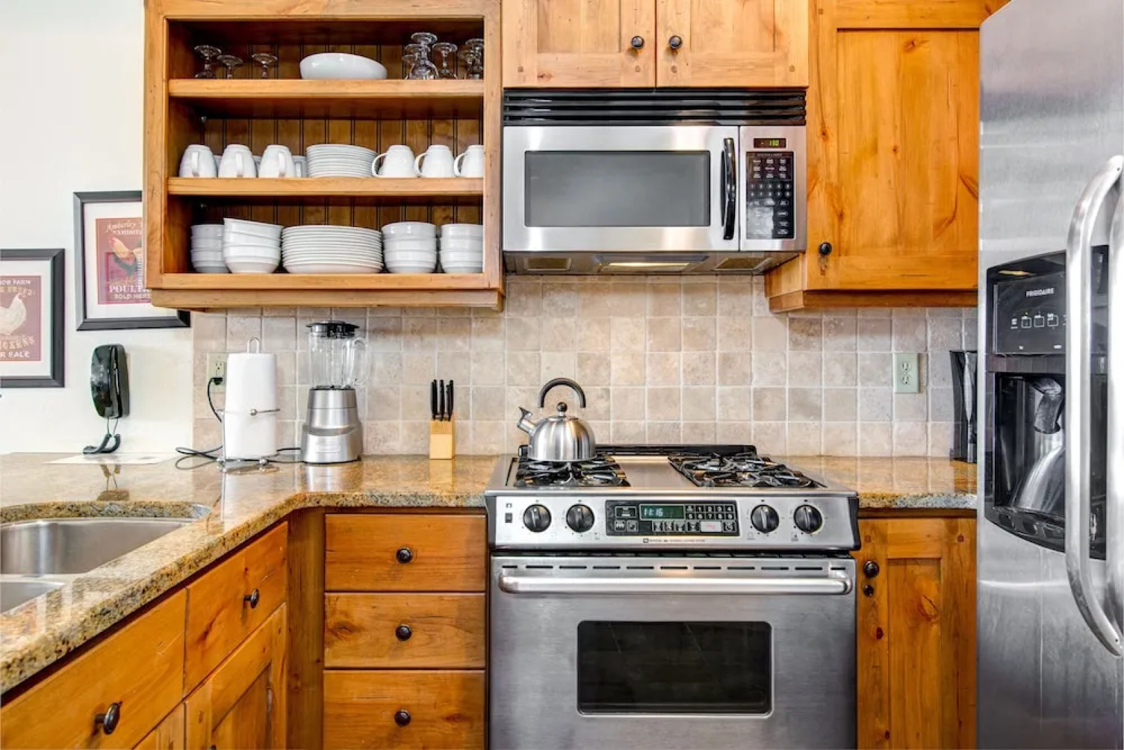 2BR Newpark Townhouse with Hot Tub by RedAwning