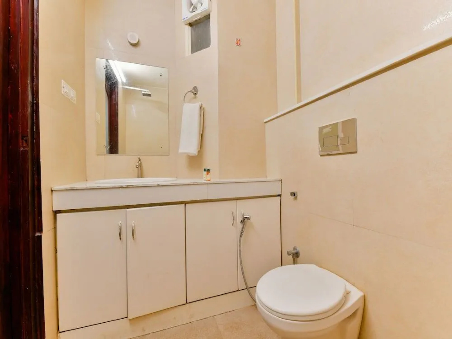 16663 Plaza Suites Hotel