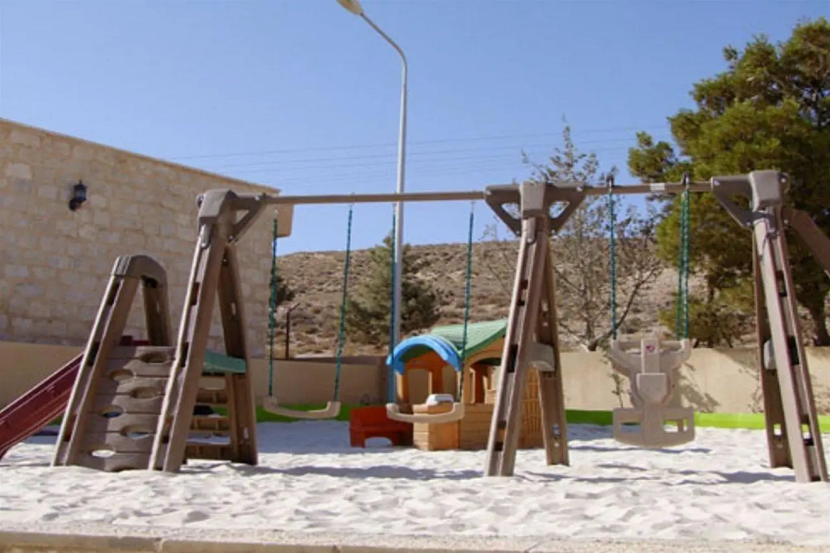 Montreal Hotel - Al Shobak