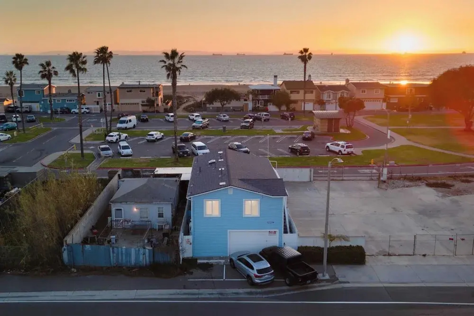 Steps to the Beach, Firepit & Patio Long-term Newport Beach Stay Coastal Cove