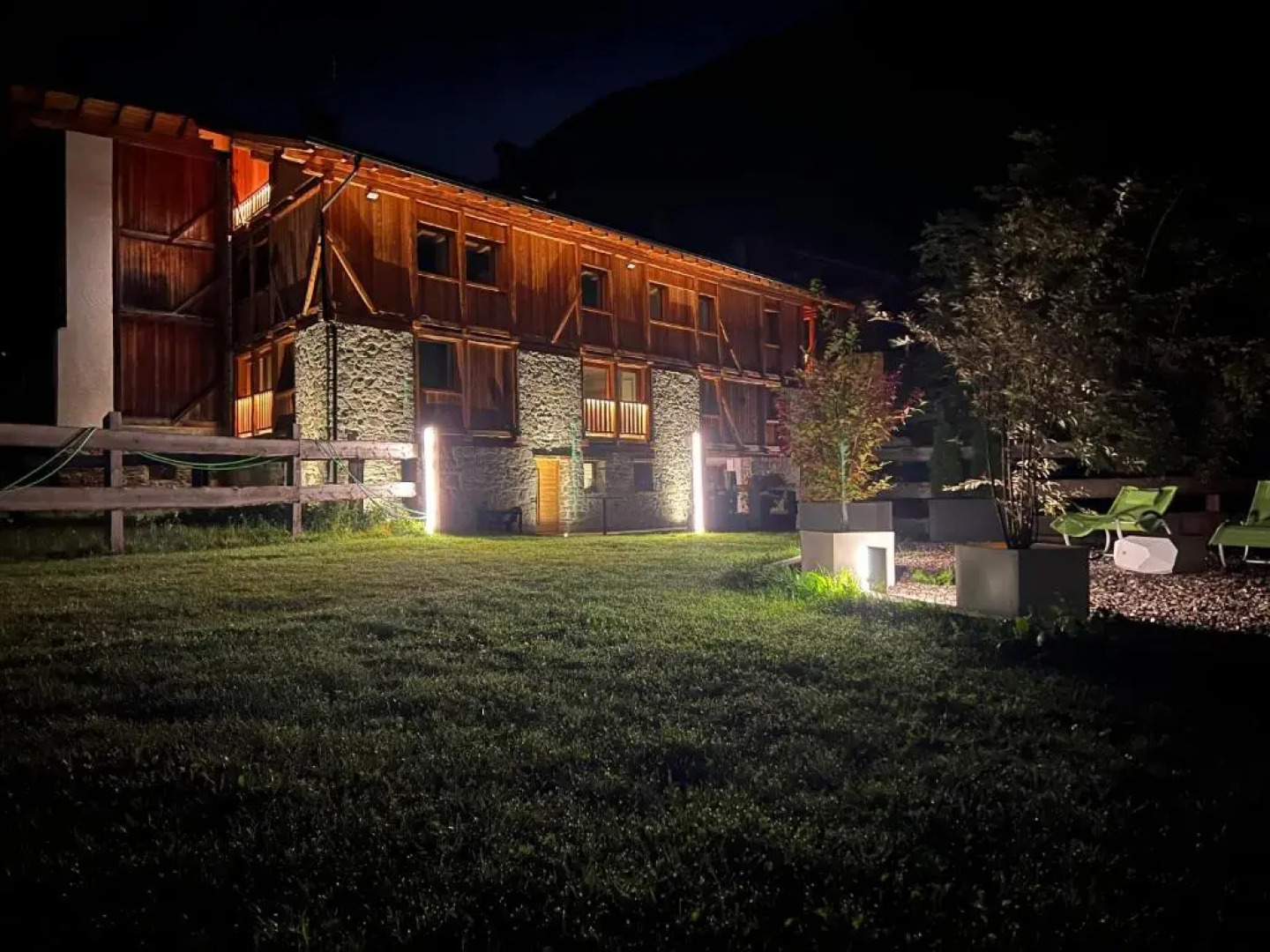 Camelot Luxury Houses Horses