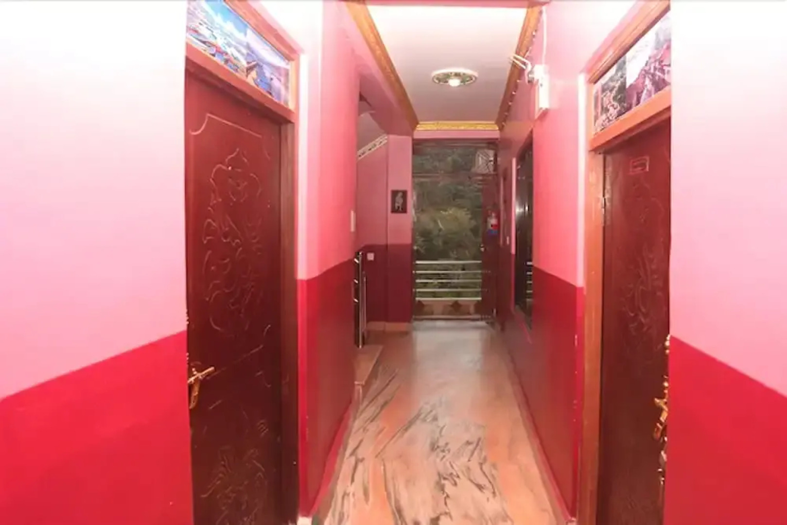 OYO 711 Hotel Mustang Plaza