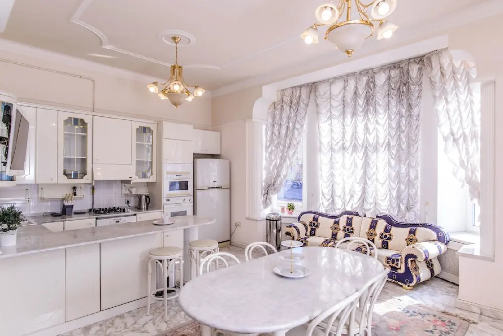 Апартаменты «Funny Dolphins Москва-сити»